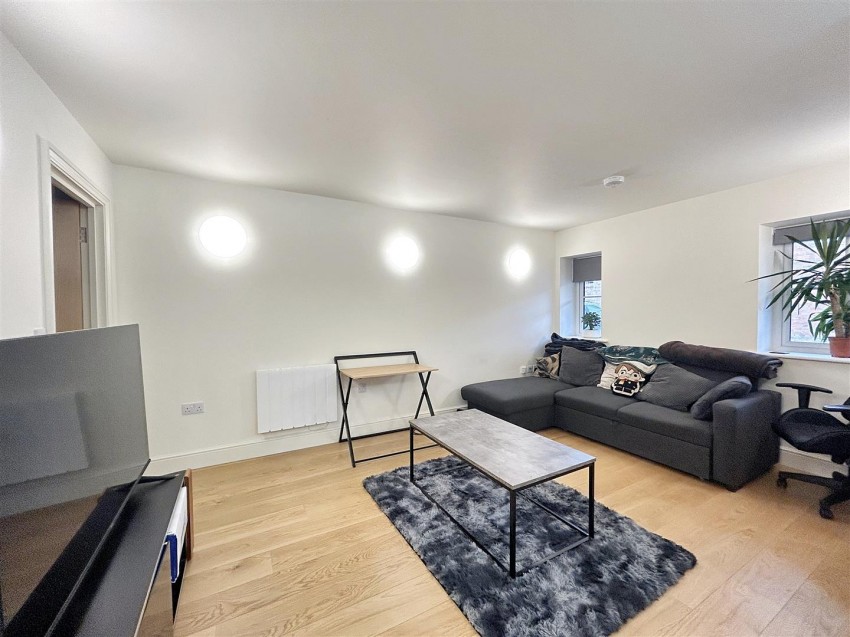 Images for Flat on Watling Street East, Towcester